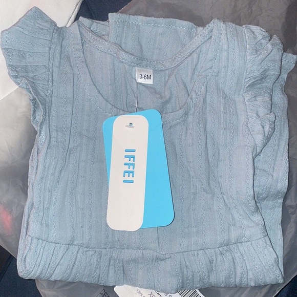 Beautiful Pleated Pale Green Flutter Sleeve Dress - Picture 1 of 6